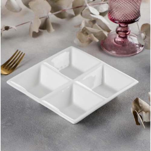 Менажница фарфоровая 4 секции 15×15см белый